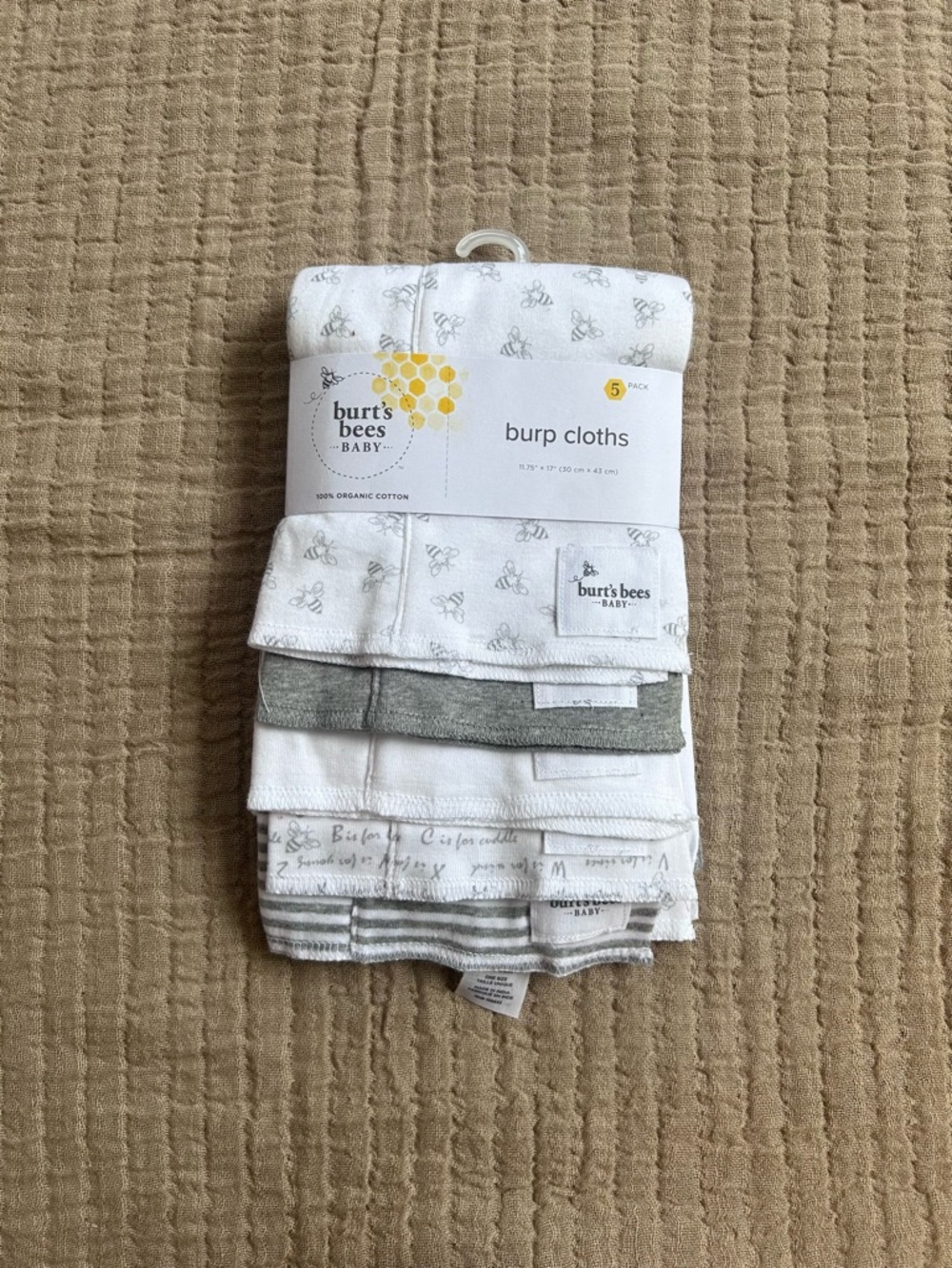 Bottles & burp cloths - Picture 2 of 2